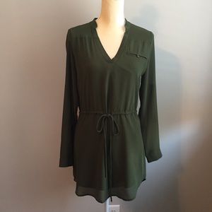 5/$25! Haute Hanger green tie top small